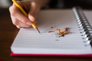 Jak rysować realistyczne portrety: praktyczne wskazówki
