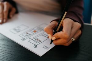 Kreatywne wykorzystanie kontrastu świetlnego w rysunku