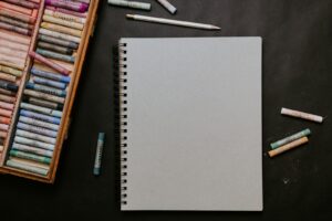 Abstrakcyjna geometria: jak eksperymentować z formą i proporcjami